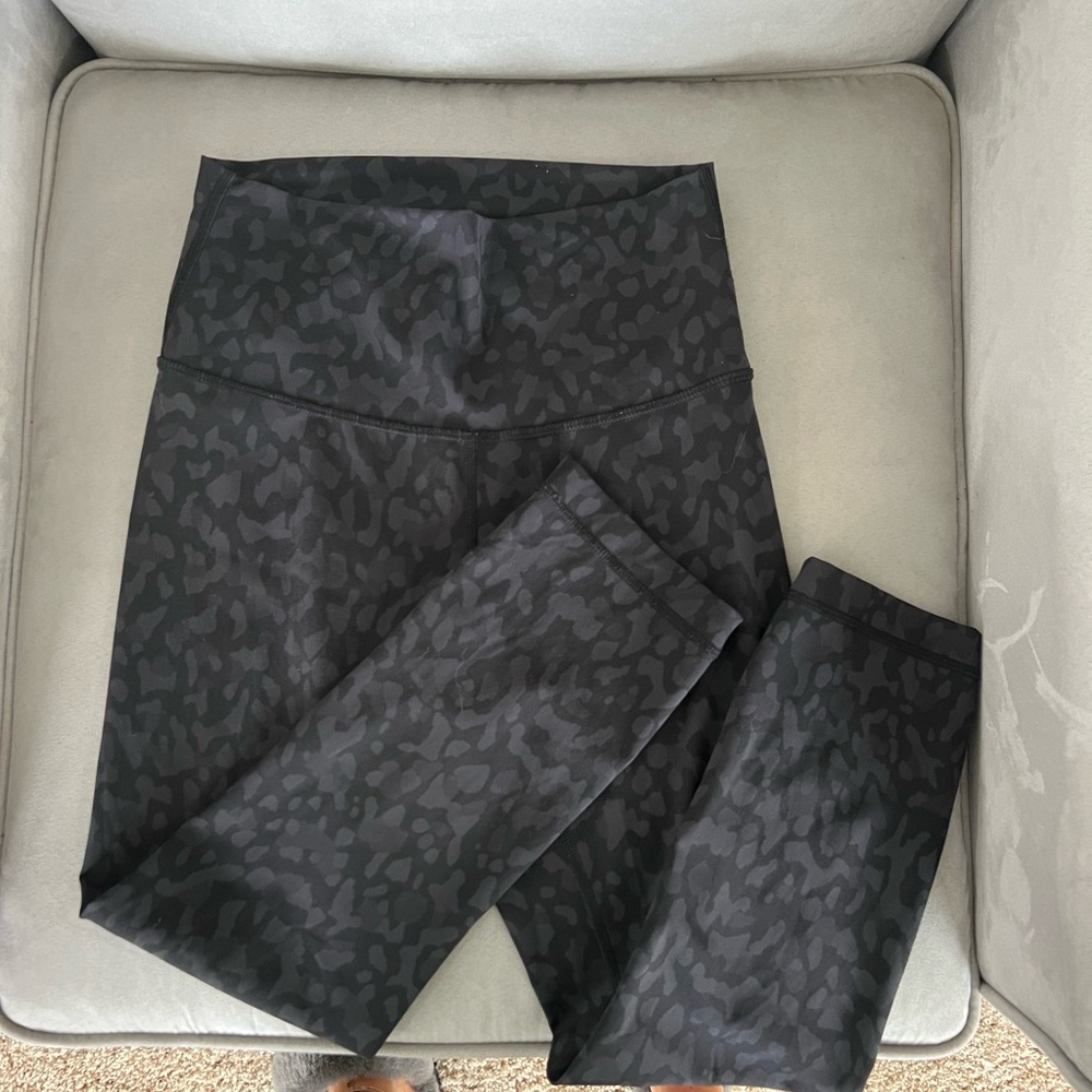 Lululemon Wunder Under Size 4 23” Leggings